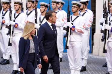 La presidente del Consiglio Giorgia Meloni e il Presidente della Repubblica francese Emmanuel Macron durante l’incontro a Palazzo Chigi, Roma, Martedì 3 Giugno 2025 (Foto Roberto Monaldo / LaPresse) Premier Giorgia Meloni and president of the French Republic Emmanuel Macron during the meeting at Palazzo Chigi Rome, Tuesday, June 3, 2025 (Photo by Roberto Monaldo / LaPresse)