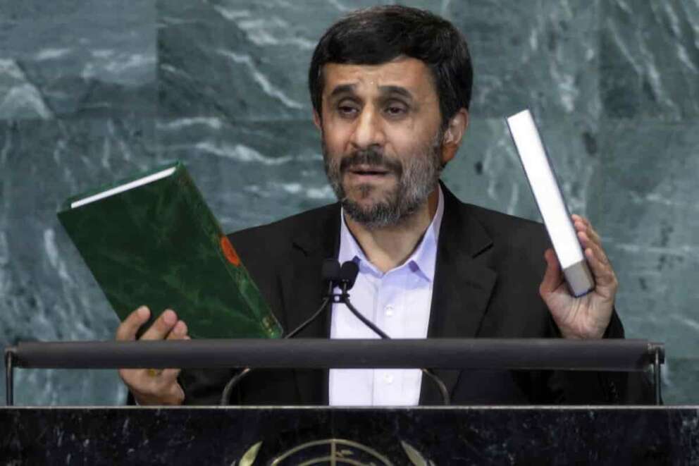 FILE – Iran’s President Mahmoud Ahmadinejad, President of Iran, holds up a copies of the Quran, left, and Bible, right, as he addresses the 65th session of the United Nations General Assembly at U.N. headquarters, Sept. 23, 2010, during a speech where he prompted walkouts from the assembly when he questioned whether the Sept. 11 attacks were staged. (AP Photo/Richard Drew, File) Associated Press/LaPresse