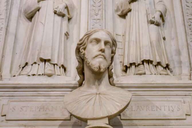 Michelangelo, il volto ritrovato – il busto scultoreo presente all’interno della Basilica di Sant’Agnese fuori le mura, riattribuito a Michelangelo Buonarroti. Mercoledì 4 Febbraio, 2026. News (Photo by Valentina Stefanelli/Lapresse) Michelangelo, the rediscovered face – the sculptural bust inside the Basilica of Sant’Agnese fuori le mura, reattributed to Michelangelo Buonarroti. Wednesday, February 4, 2026. News (Photo by Valentina Stefanelli/Lapresse)