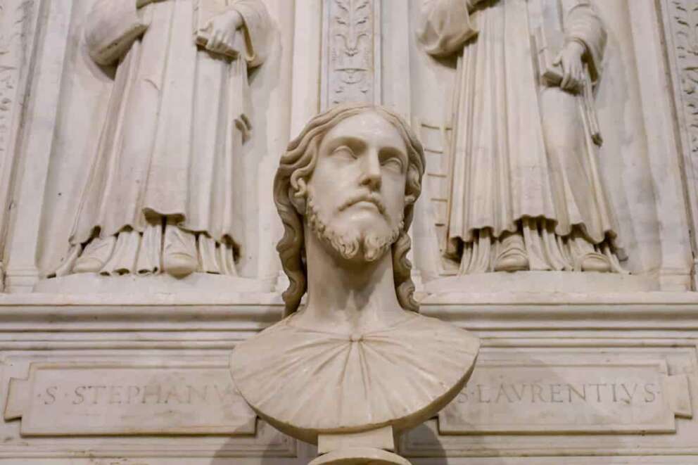 Michelangelo, il volto ritrovato – il busto scultoreo presente all’interno della Basilica di Sant’Agnese fuori le mura, riattribuito a Michelangelo Buonarroti. Mercoledì 4 Febbraio, 2026. News (Photo by Valentina Stefanelli/Lapresse) Michelangelo, the rediscovered face – the sculptural bust inside the Basilica of Sant’Agnese fuori le mura, reattributed to Michelangelo Buonarroti. Wednesday, February 4, 2026. News (Photo by Valentina Stefanelli/Lapresse)