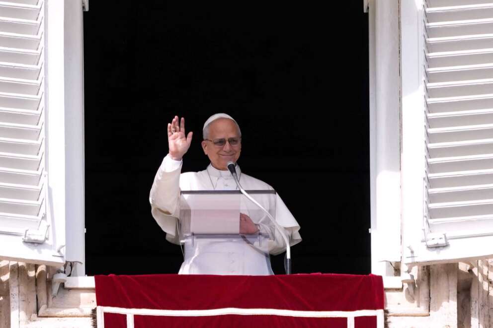 Perché la Chiesa va rifondata: fede e guerra sono inconciliabili, l’appello a Papa Leone viene da Papa Francesco