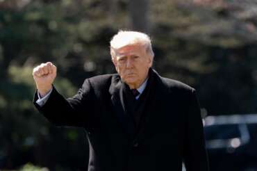 Iran, gli 007 sbugiardano Trump: “Teheran non ha mai riavviato il programma nucleare”