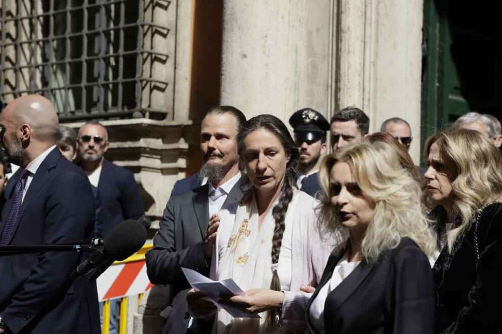 Famiglia Nel Bosco ricevuta dal Presdente del Senato Ignazio La Russa , Chaterine Birmingham legge una lettera —Roma—Italia —Mercoledì 25 Marzo 2026 – Cronaca – (foto di Cecilia Fabiano/ LaPresse) Nel Bosco family received by the President of the Senate Ignazio La Russa, Catherine Birmingham reads a letter — Rome—Italy , March 25, Wednesday 2026 – News – (photo by Cecilia Fabiano/LaPresse