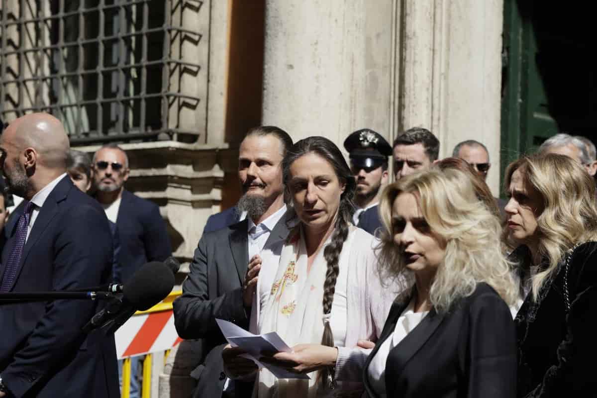 Famiglia del bosco, La Russa riceve i genitori al Senato: “Stemperare clima, lieto che vi avviciniate a condizioni per convivenza”