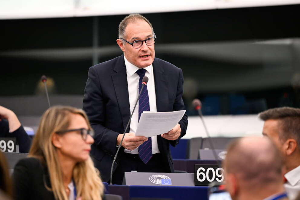 Fabrice Leggeri indagato per crimini contro l’umanità, l’ex direttore di Frontex sotto accusa per i respingimenti di migranti