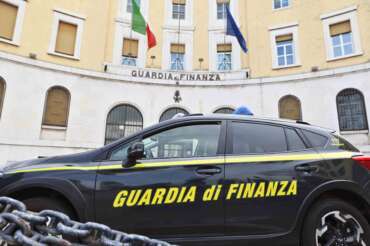Appalti sospetti, 26 indagati e blitz al ministero della difesa
