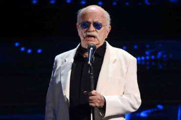 Foto Matteo Rasero/LaPresse 11 Febbraio 2023 Sanremo, Italia – Spettacolo – Sanremo, 73mo Festival della canzone italiana – Quinta serata. Serata Finale. Nella foto: Gino Paoli February 11, 2023 Sanremo, Italy – Entertainment – Sanremo, 73rd Italian Song Festival – Fifth evening. The Final. In the photo: Gino Paoli