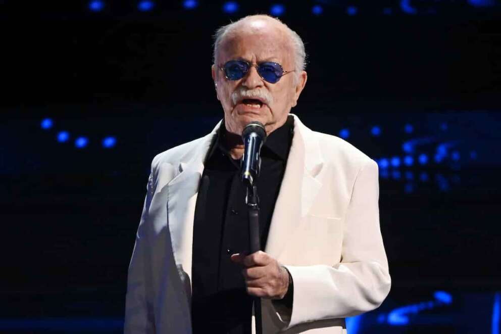 Foto Matteo Rasero/LaPresse 11 Febbraio 2023 Sanremo, Italia – Spettacolo – Sanremo, 73mo Festival della canzone italiana – Quinta serata. Serata Finale. Nella foto: Gino Paoli February 11, 2023 Sanremo, Italy – Entertainment – Sanremo, 73rd Italian Song Festival – Fifth evening. The Final. In the photo: Gino Paoli