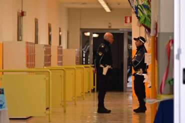 Prof accoltellata e teeneger a rischio: la lezione della dalla Spagna per salvare i giovani