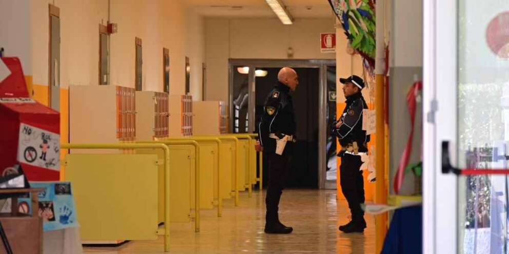 Prof accoltellata e teeneger a rischio: la lezione della dalla Spagna per salvare i giovani