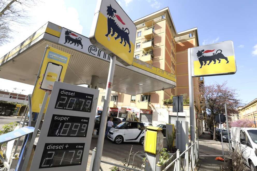 Guerra in Iran, gli scenari di Confindustria: il conflitto è già costato lo 0,2% del Pil, per l’Italia rischio recessione