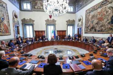 Al tavolo del cdm niente tagli alle accise, Salvini: “Qualcuno sta facendo il furbo”