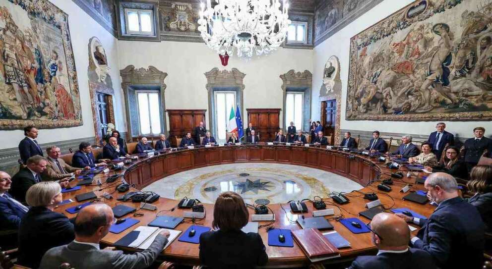 Al tavolo del cdm niente tagli alle accise, Salvini: “Qualcuno sta facendo il furbo”