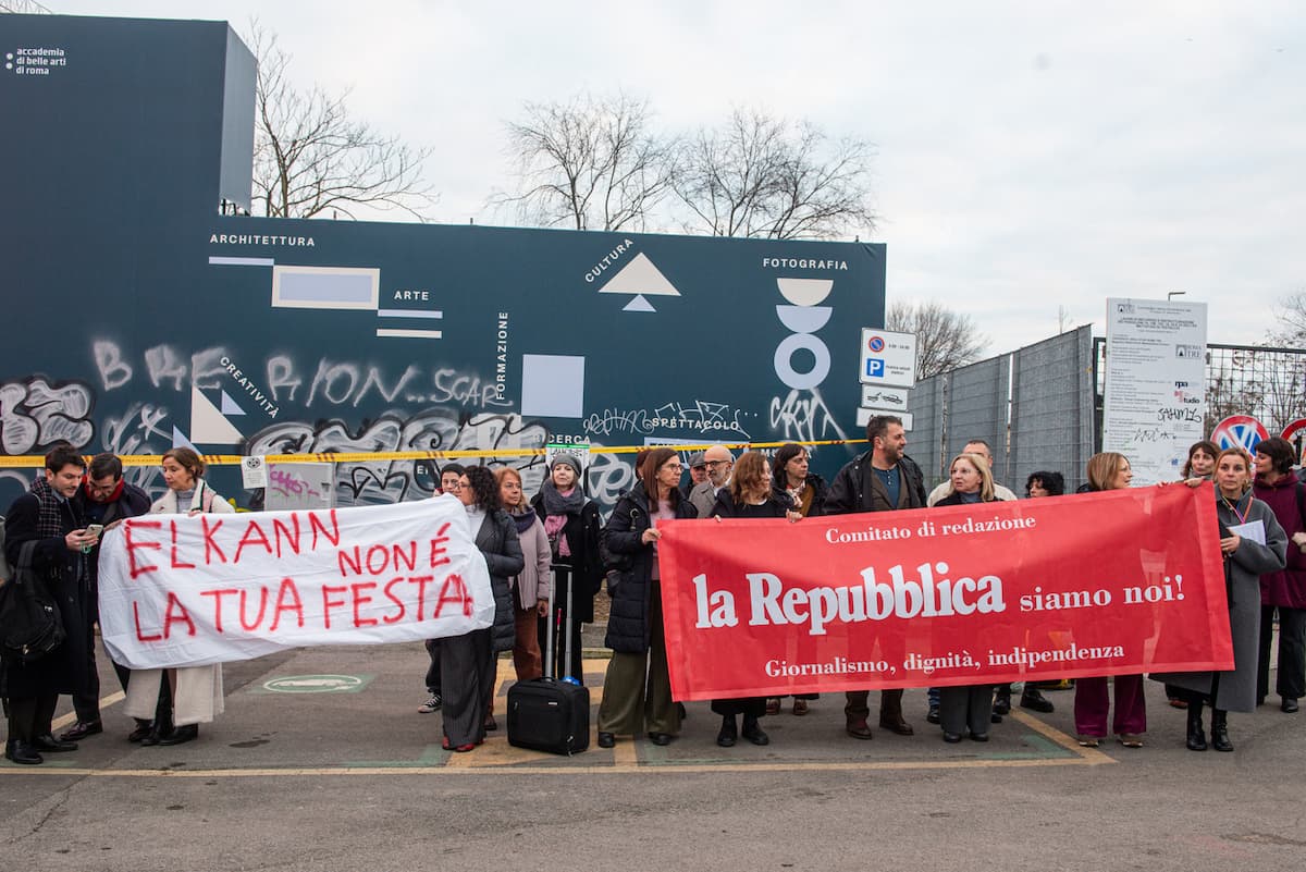 Exor vende GEDI, così Repubblica passa nelle mani del gruppo greco Antenna di Kyriakou: fuga degli Elkann dall’Italia