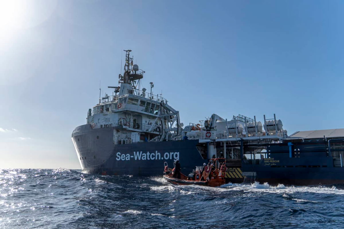 Sea Watch, altro fermo dopo il salvataggio di 93 migranti: annullato quello di Geo Barents, ma la nave non esiste più