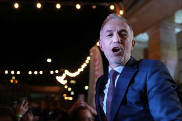 Elezioni in Francia, Parigi e Marsiglia restano alla gauche: delusione dal Rassemblement National e France Insoumise