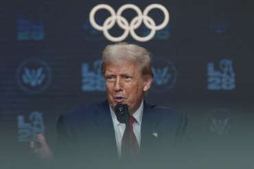 Olimpiadi, il CIO si piega a Trump sugli atleti transgender: test genetici obbligatori per gareggiare tra le donne