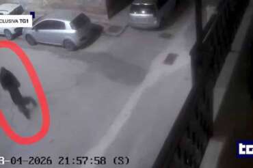 Ucciso mentre porta fuori il cane, il video con il killer di Annibale Carta in bicicletta: “Non ti disturbo mai più, te lo giuro”