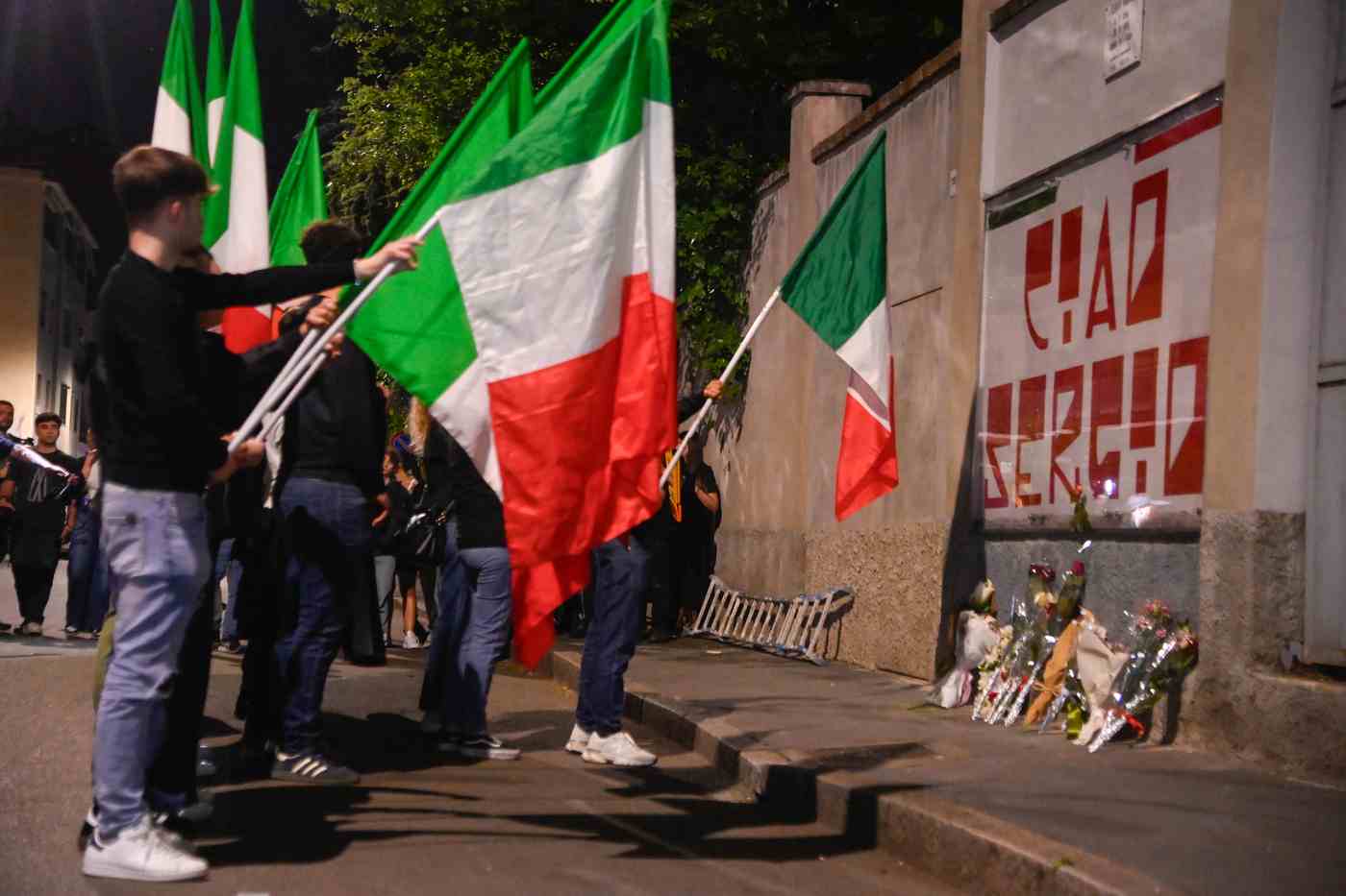 Aggredito e picchiato dai fascisti, ma per Fratelli d’Italia “se l’è cercata”