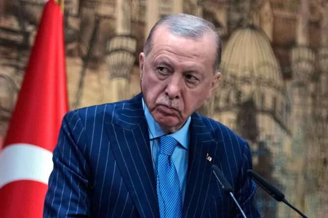 Social vietati agli under 15, anche la Turchia approva una legge: “Fogne che corrompono le menti dei nostri figli”