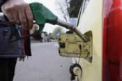 Rincari carburante. distributori di benzina al lavoro .— Roma—Italia — Lunedì 16 Marzo 2026 – Cronaca – (foto di Cecilia Fabiano/ LaPresse) Fuel price increase. fuel dispensers — Rome— Italy , March 16 , Monday 2026 – News – (photo by Cecilia Fabiano/LaPresse)