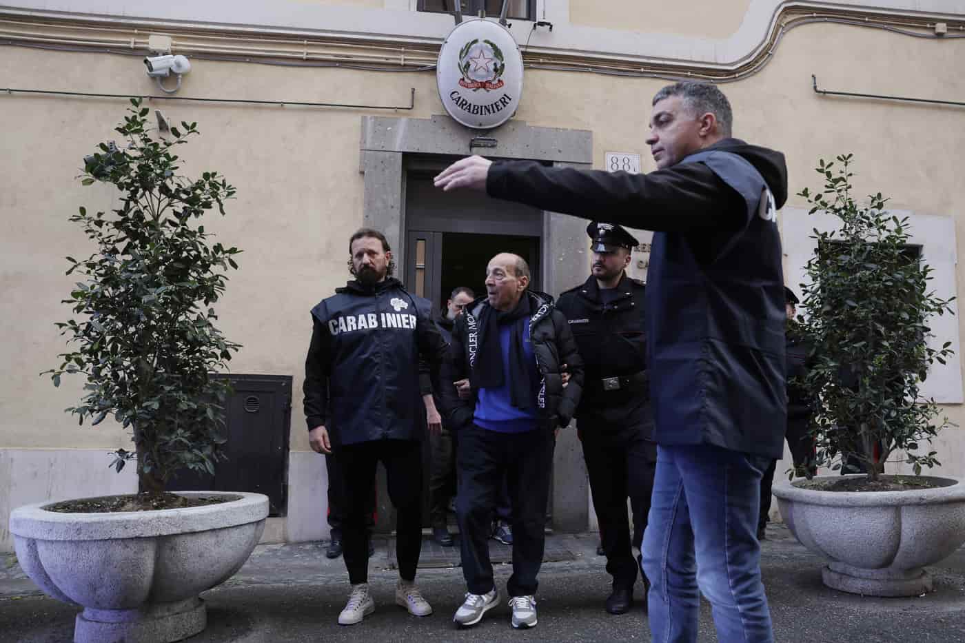 Maxi blitz anti-spaccio a Roma, arrestate 13 persone: in carcere anche “Er Palletta”, già protagonista della Banda della Magliana “