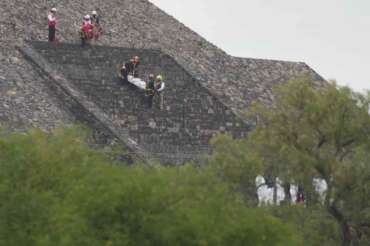 Terrore alle piramidi in Messico: uccisa una turista e 13 feriti a Teotihuacan, l’attentatore si è ucciso