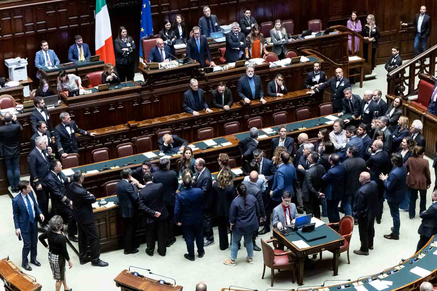 Dl sicurezza, aboliscono il diritto di difesa ma lo chiamano “buon senso”: il Parlamento approva una legge incostituzionale
