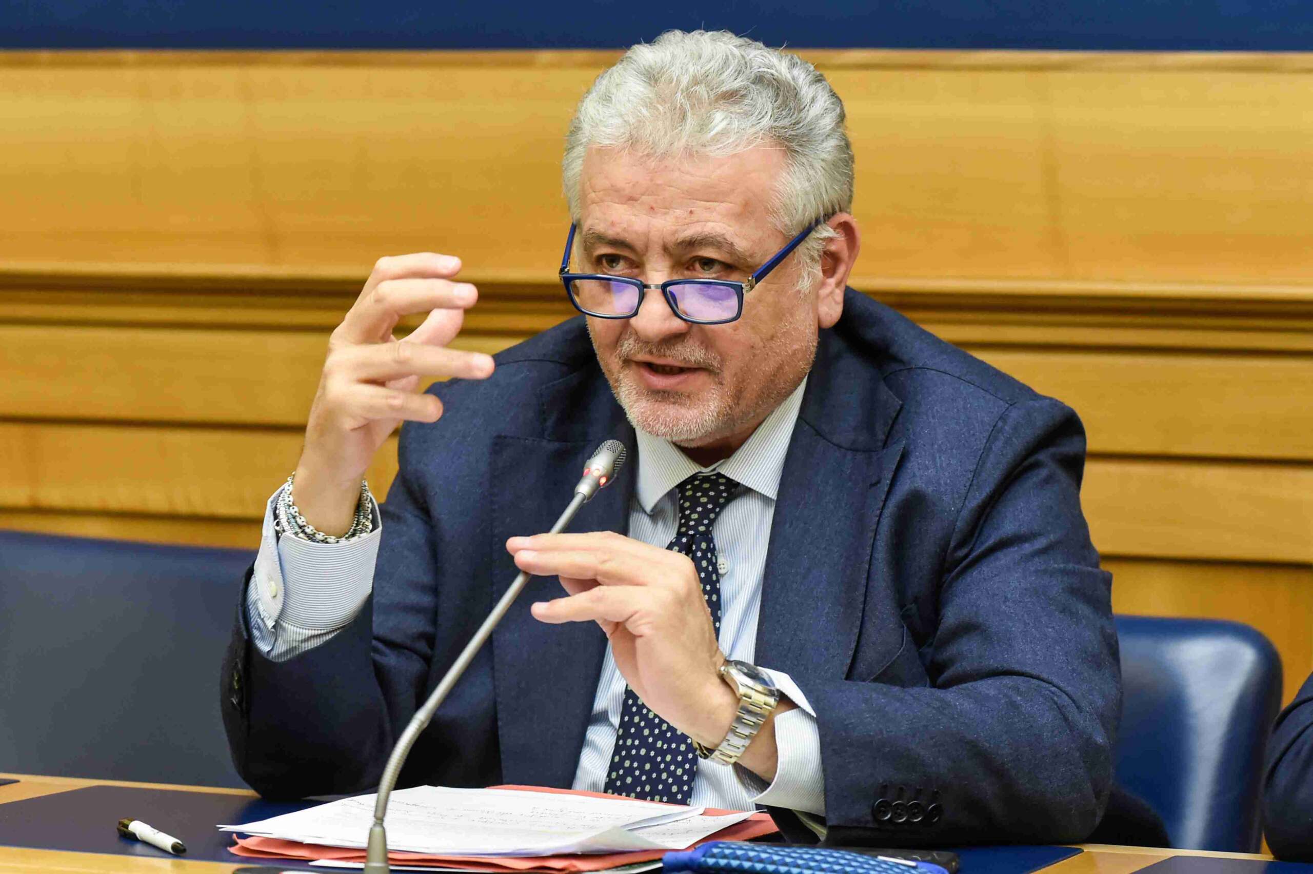 Flat tax per i pensionati all’estero: il piano di Fratelli d’Italia tra ingiustizia e propaganda