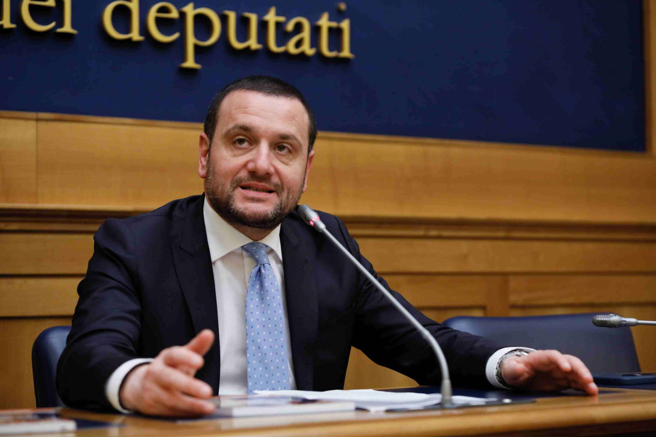 Intervista Toni Ricciardi: “Flop economia, perché il governo Meloni si rifugia nella guerra ai migranti”