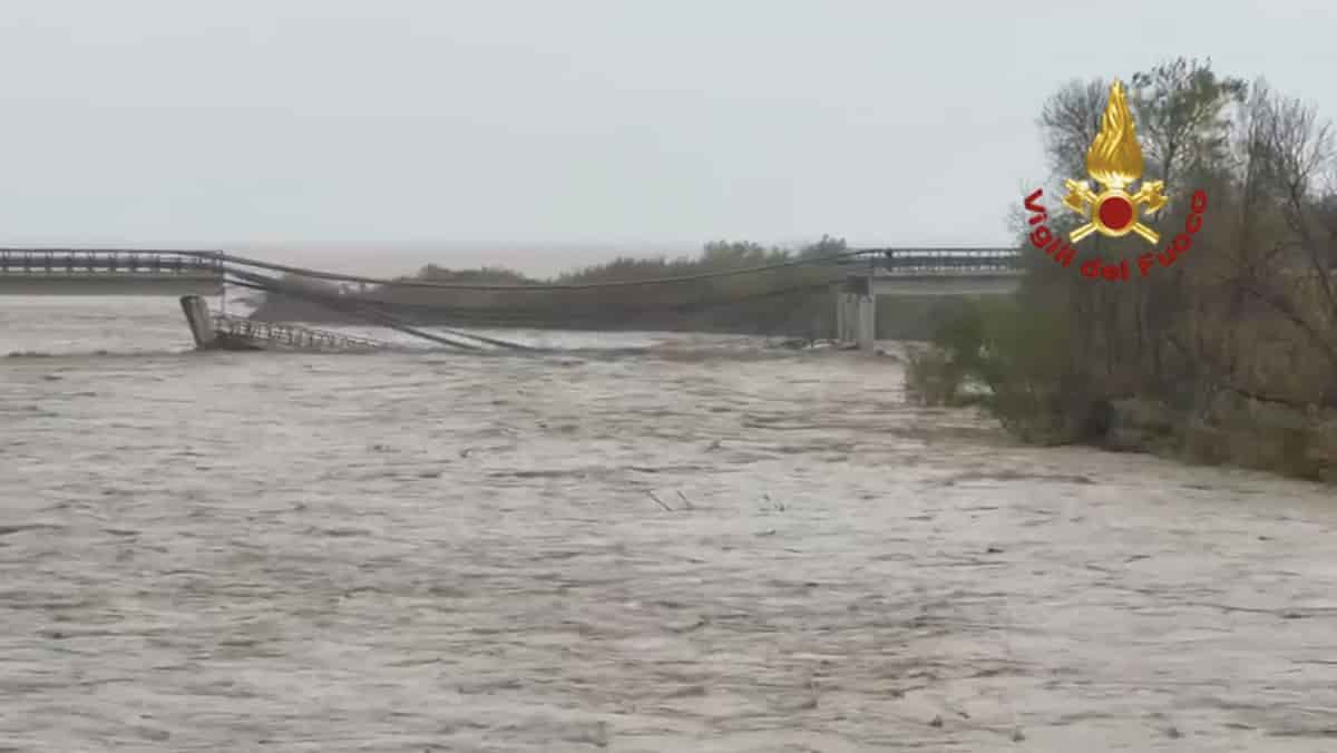 Crollo del ponte sul fiume Trigno, disperso Domenico Racanati: “Al telefono con la moglie quando la comunicazione si è interrotta”