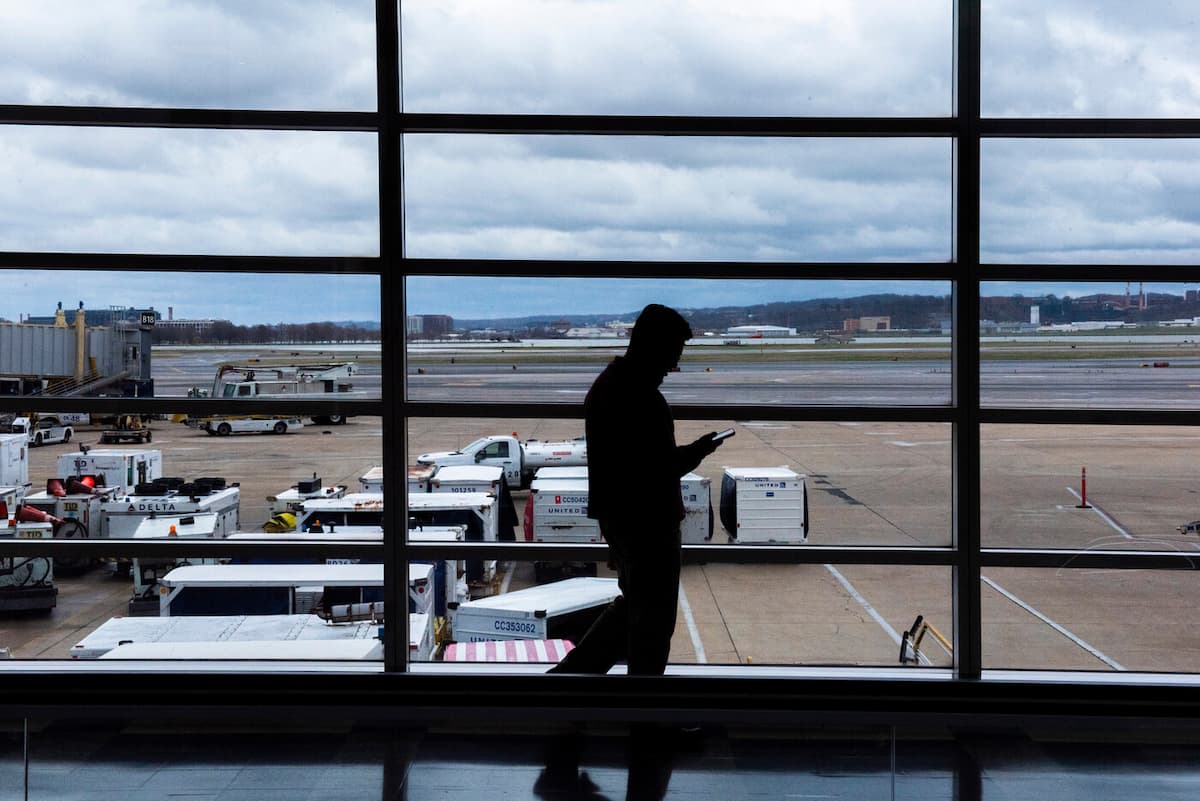 Aeroporti a secco di carburante, l’allarme si allarga negli scali italiani: il fattore Hormuz dietro la crisi del cherosene