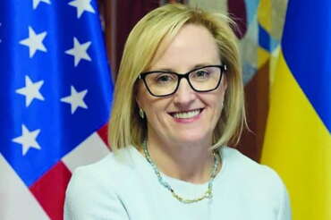 Ucraina, si dimette la diplomatica Usa Julie Davis: altro addio a Kiev per le divergenze con Trump sul sostegno a Zelensky