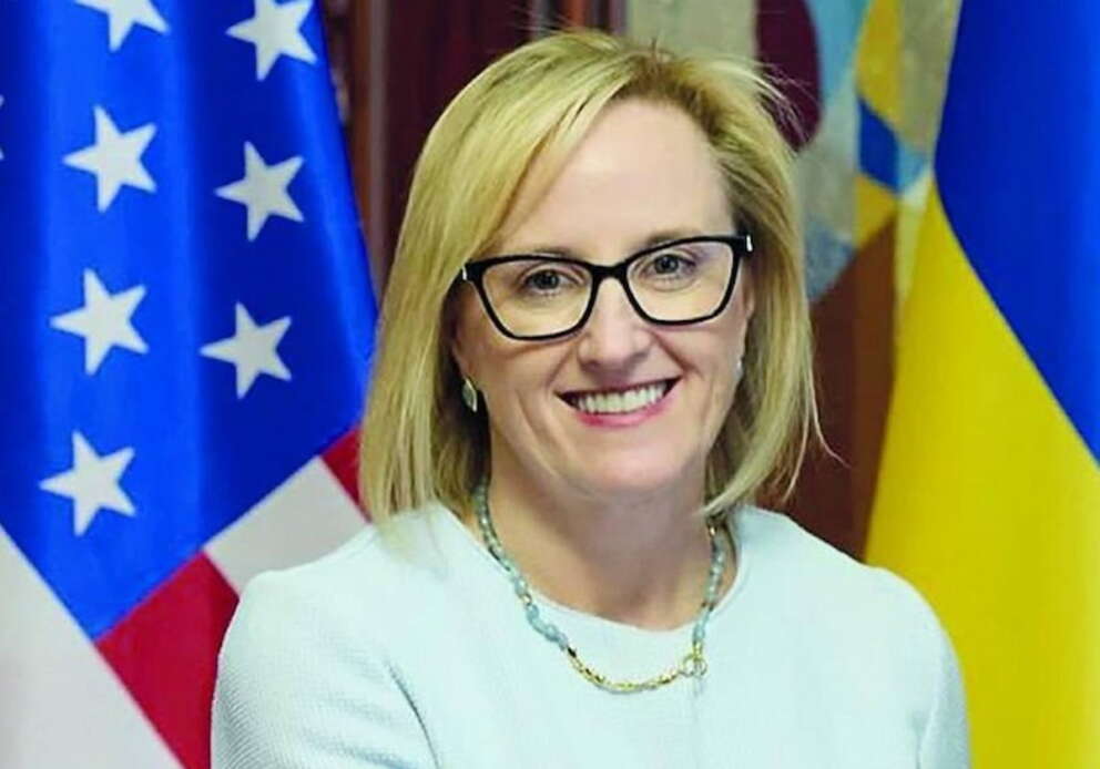 Ucraina, si dimette la diplomatica Usa Julie Davis: altro addio a Kiev per le divergenze con Trump sul sostegno a Zelensky