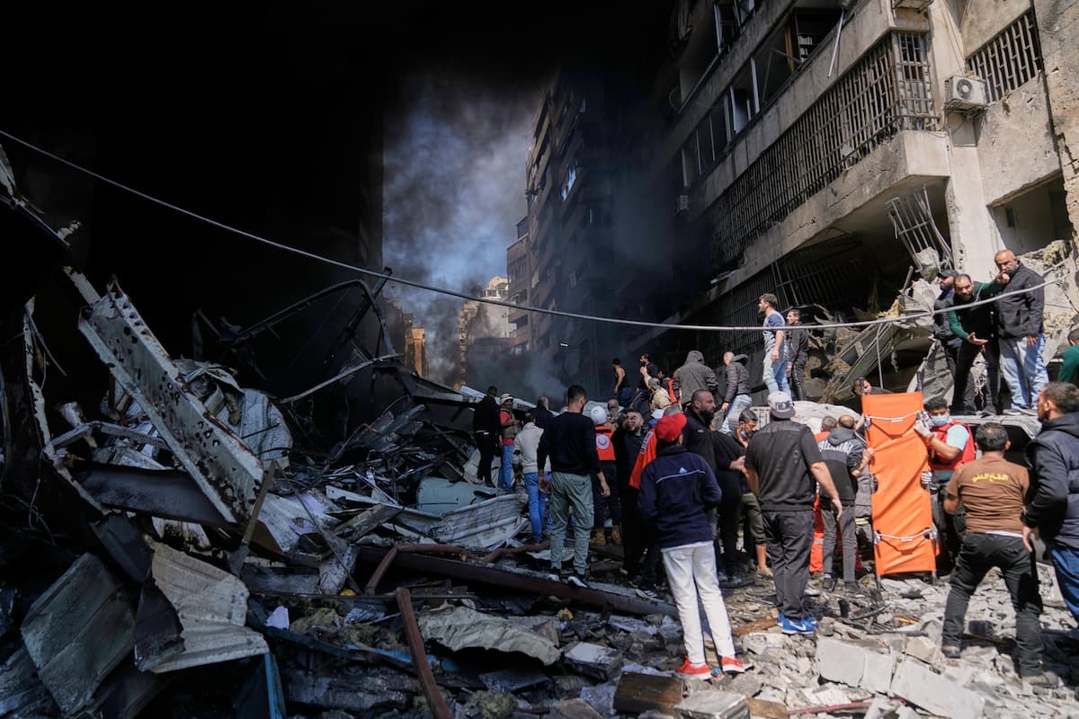Beirut sotto il fuoco di Israele, 160 bombe sulla capitale del Libano: centinaia i morti, la tregua Usa-Iran già a rischio