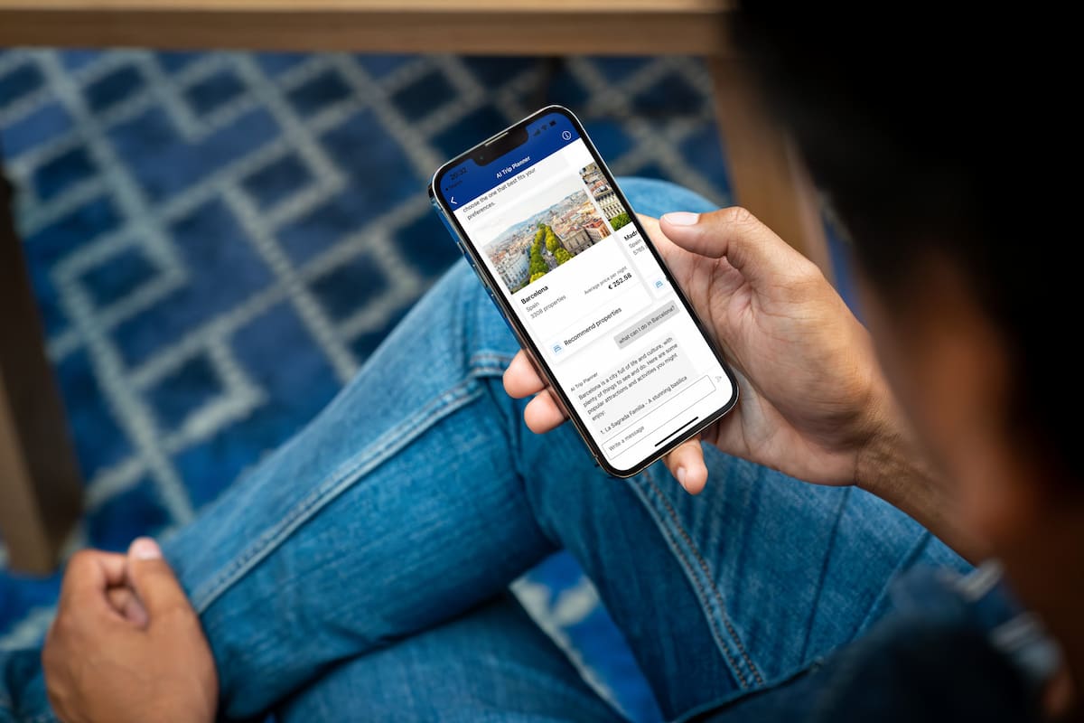 Booking hackerata, attacco alla piattaforma di prenotazione hotel: violati i dati degli utenti