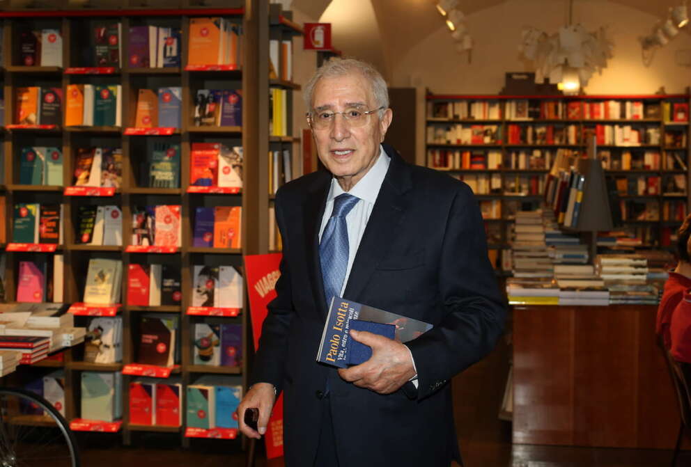 Dell’Utri a processo per i 42 milioni di euro “donati” da Berlusconi e mai comunicati, rinviata a giudizio anche l’ex moglie