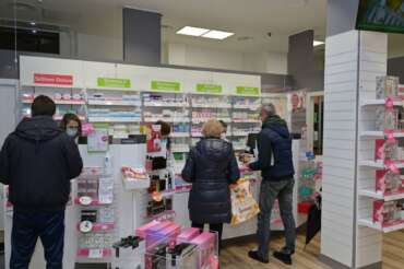 Hormuz chiuso, allarme anche per i farmaci: prezzi in aumento e disponibilità a rischio se lo stretto non riapre