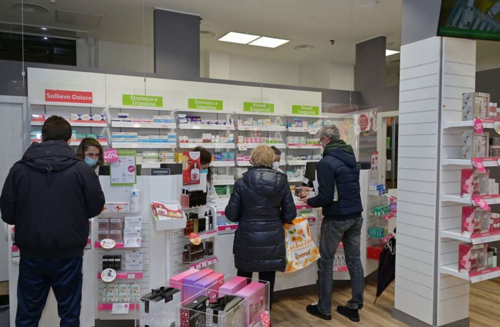 Hormuz chiuso, allarme anche per i farmaci: prezzi in aumento e disponibilità a rischio se lo stretto non riapre