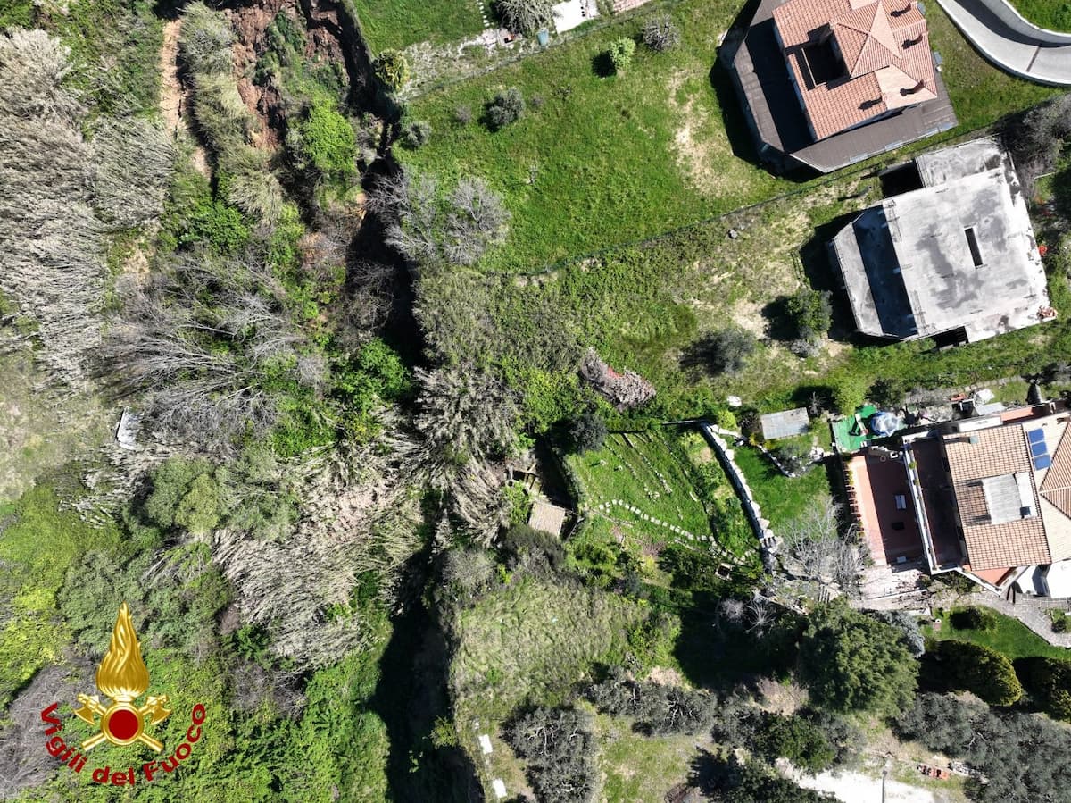 La frana di Petacciato si “risveglia”, in Molise si spacca nuovamente la dorsale adriatica: chiuso tratto di A14 e ferrovie