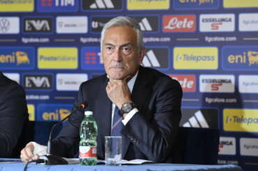 Gravina si è dimesso, lascia il presidente della Federcalcio dopo il flop della Nazionale fuori dai Mondiali: via anche Buffon