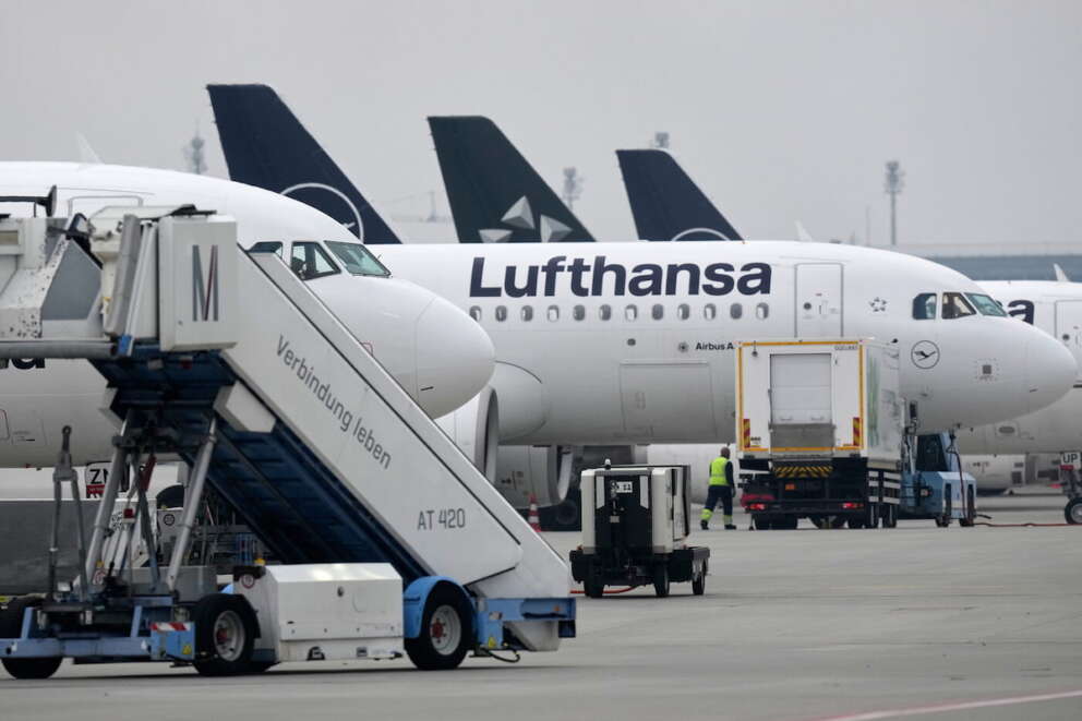 Crisi del cherosene, Lufthansa cancella 20mila voli fino a ottobre: è il primo grande impatto di Hormuz sul trasporto aereo