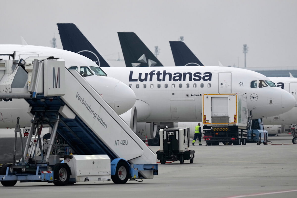 Crisi del cherosene, Lufthansa cancella 20mila voli fino a ottobre: è il primo grande impatto di Hormuz sul trasporto aereo