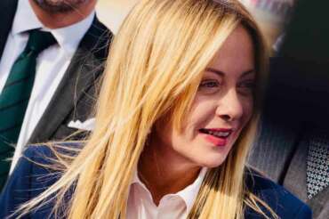 Redditi diminuiti, spettro inflazione e pressione fiscale ai massimi da 11 anni: è l’effetto Meloni, la premier immobile