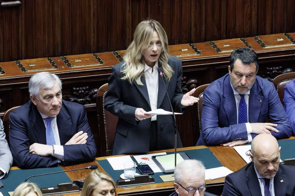 Meloni blinda il governo, nessuna autocritica su Trump e giustizia: “Niente dimissioni o rimpasto, vi sfido su vera politica”