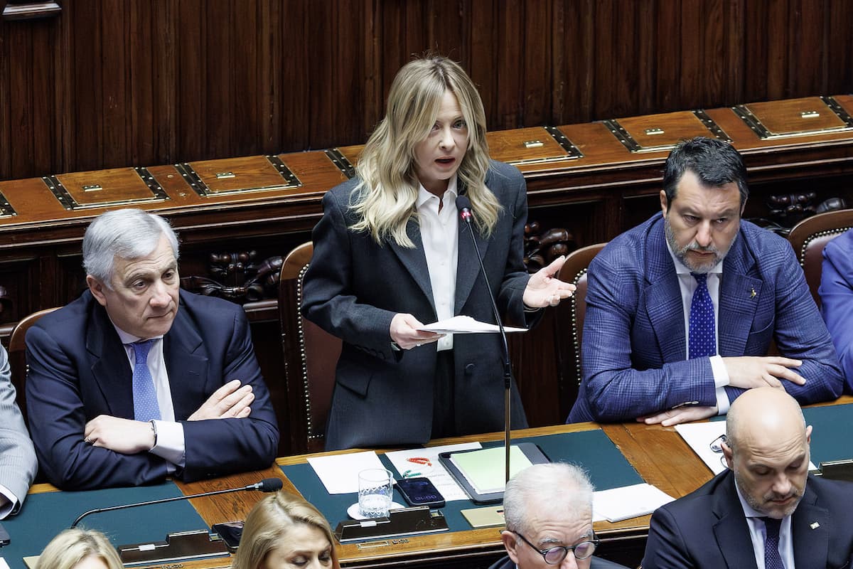 Meloni blinda il governo, nessuna autocritica su Trump e giustizia: “Niente dimissioni o rimpasto, vi sfido su vera politica”