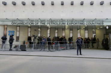 Gli Emirati Arabi Uniti lasciano l’Opec, la crepa tra i grandi produttori di petrolio dopo la crisi nel Golfo