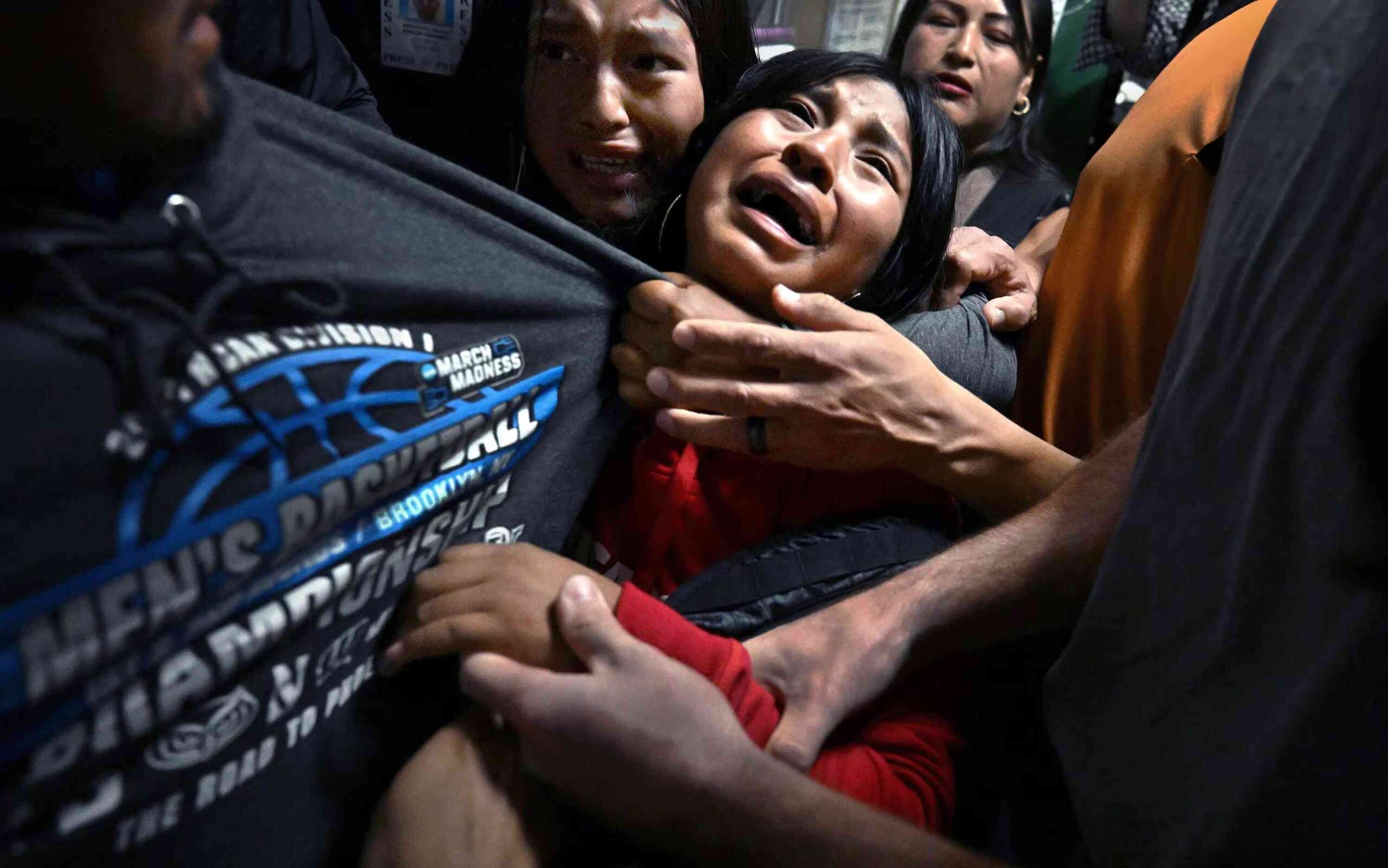 Photo credits: Carol Guzy,
World Press Photo of the Year
ZUMA_Press-iWitness