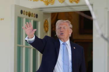 Iran, Trump fa marcia indietro: tregua di due settimane mediata dal Pakistan, Teheran verso la riapertura di Hormuz