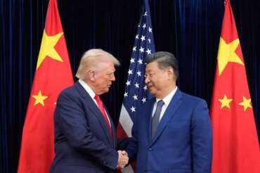 Iran, Taiwan, dazi, metalli rari: Trump in Cina alla corte di Xi Jinping: “Non vedo l’ora, straordinario leader rispettato da tutti”